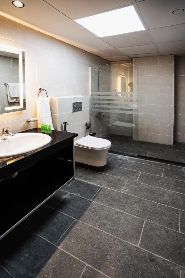 Diamond Hotel Аман Екстериор снимка