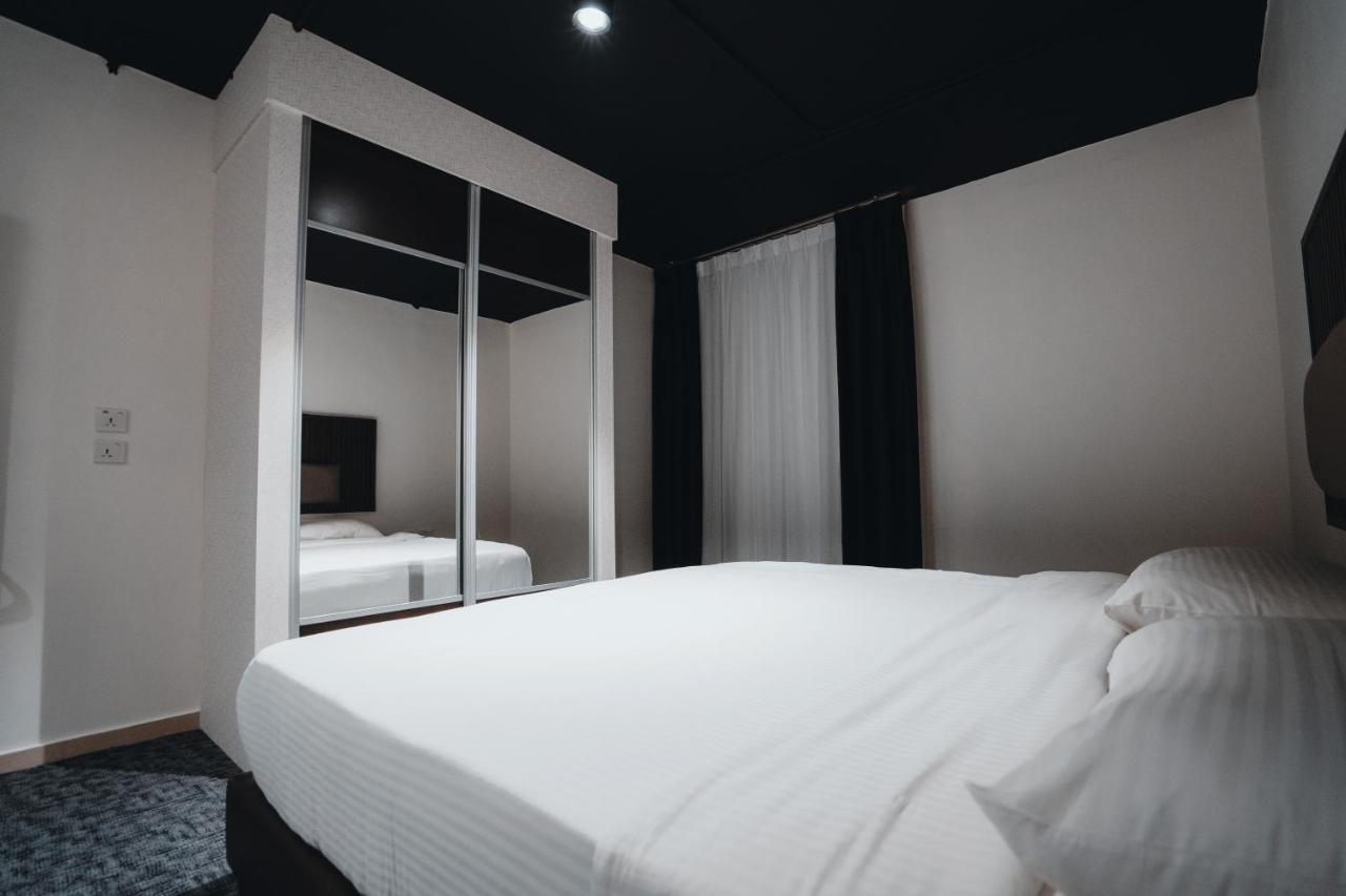 Diamond Hotel Аман Екстериор снимка