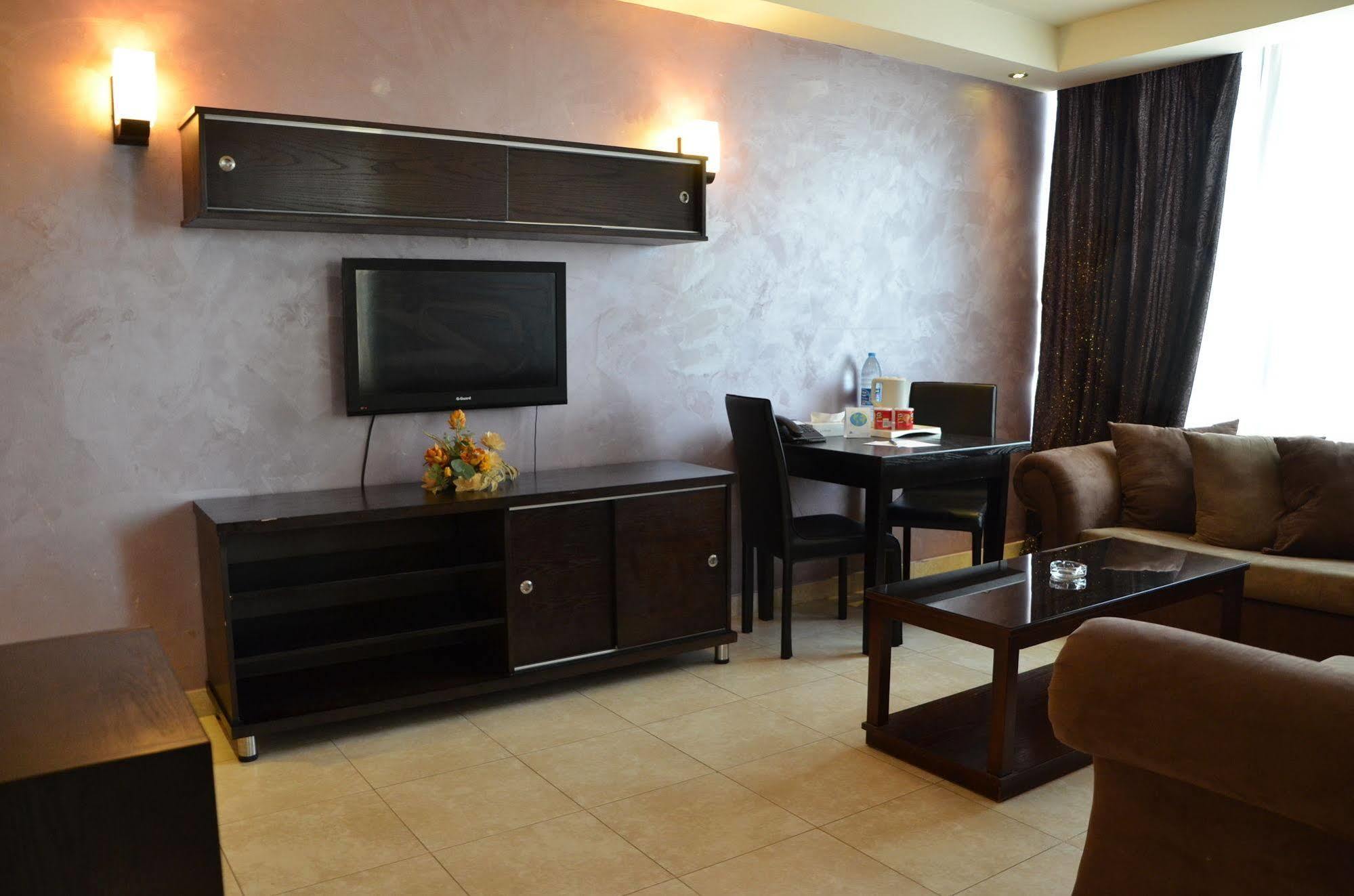 Diamond Hotel Аман Екстериор снимка