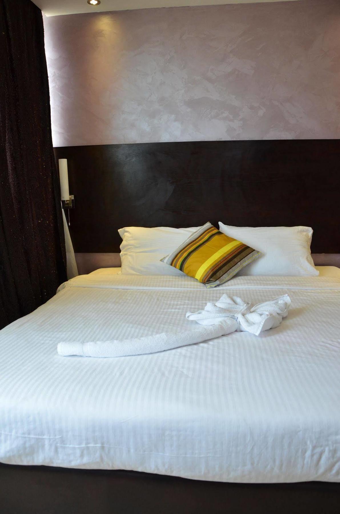 Diamond Hotel Аман Екстериор снимка