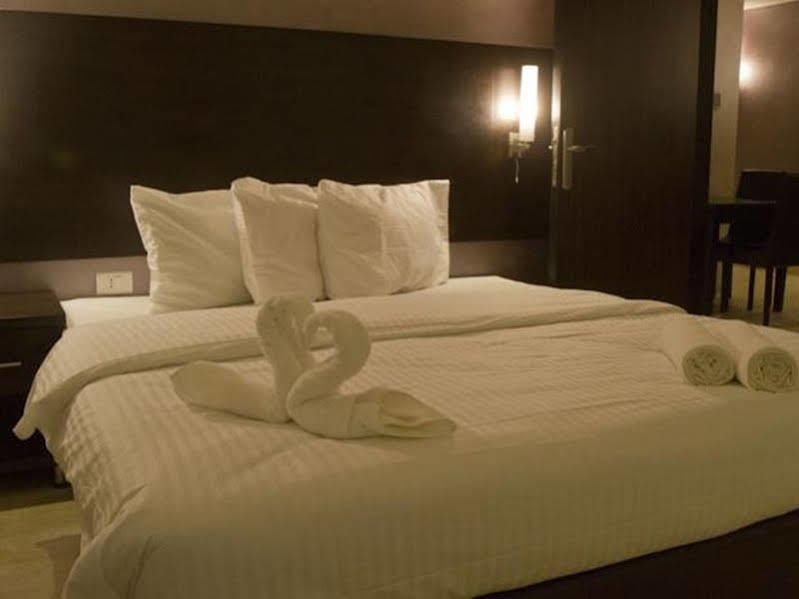 Diamond Hotel Аман Екстериор снимка