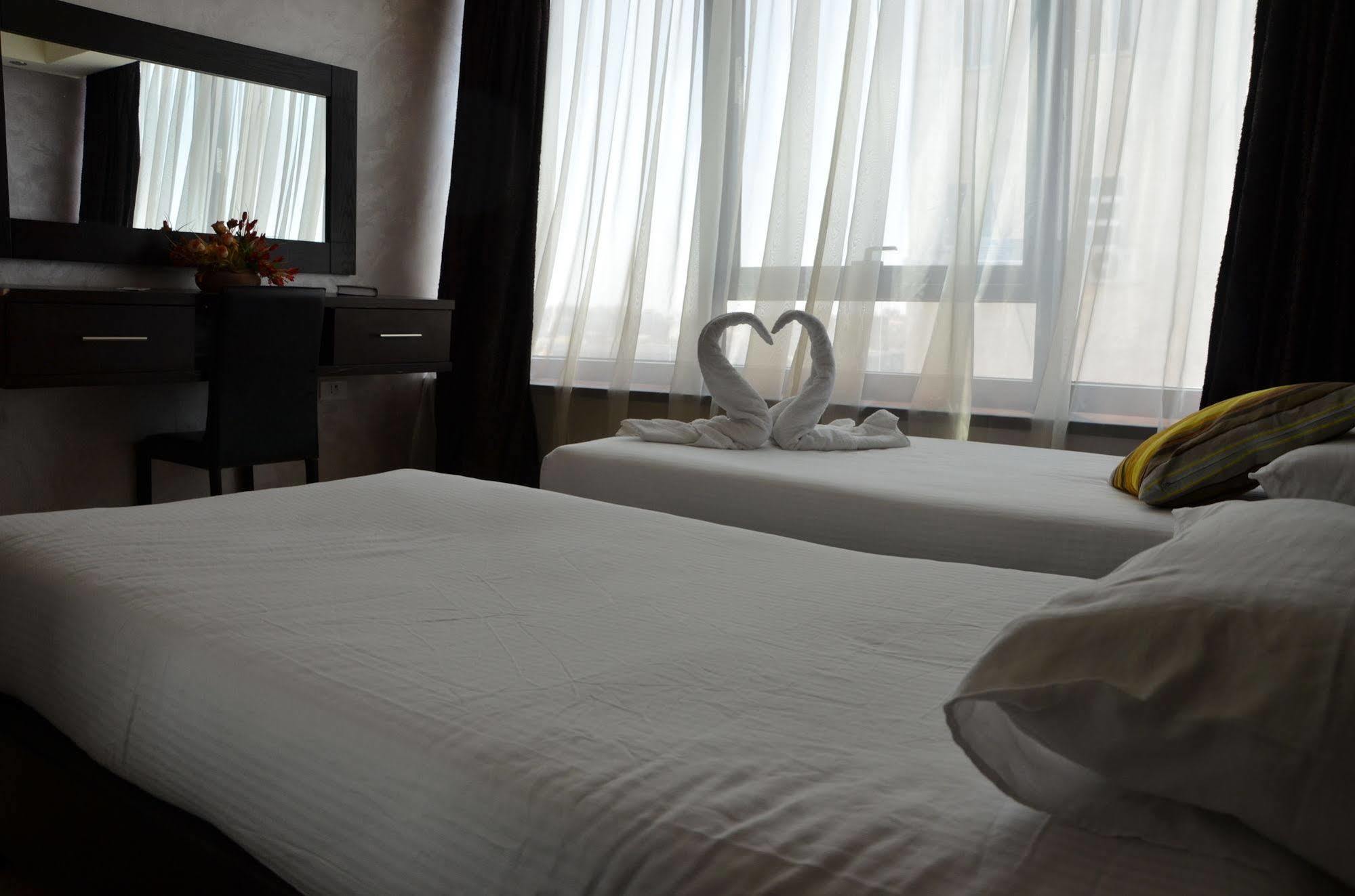 Diamond Hotel Аман Екстериор снимка