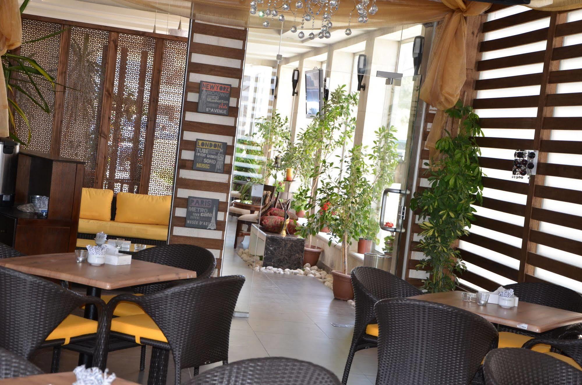 Diamond Hotel Аман Екстериор снимка